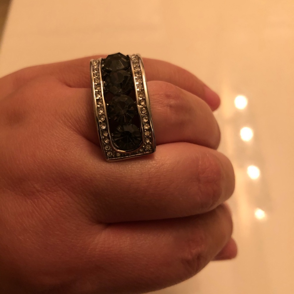 Beautiful ring size 9 - Picture 2 of 5
